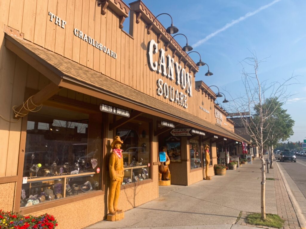 ウエストイエローストーン（West Yellowstone）のおすすめレストラン FUN LIFE CREATOR